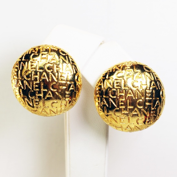 Chanel Monogram Vintage Gold Plated Clip-on Earrings in Mint Condition *signed* - Picture 14 of 16